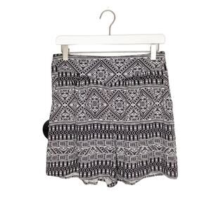 One 5 One Black White Printed Pull-On Shorts Medium NWT